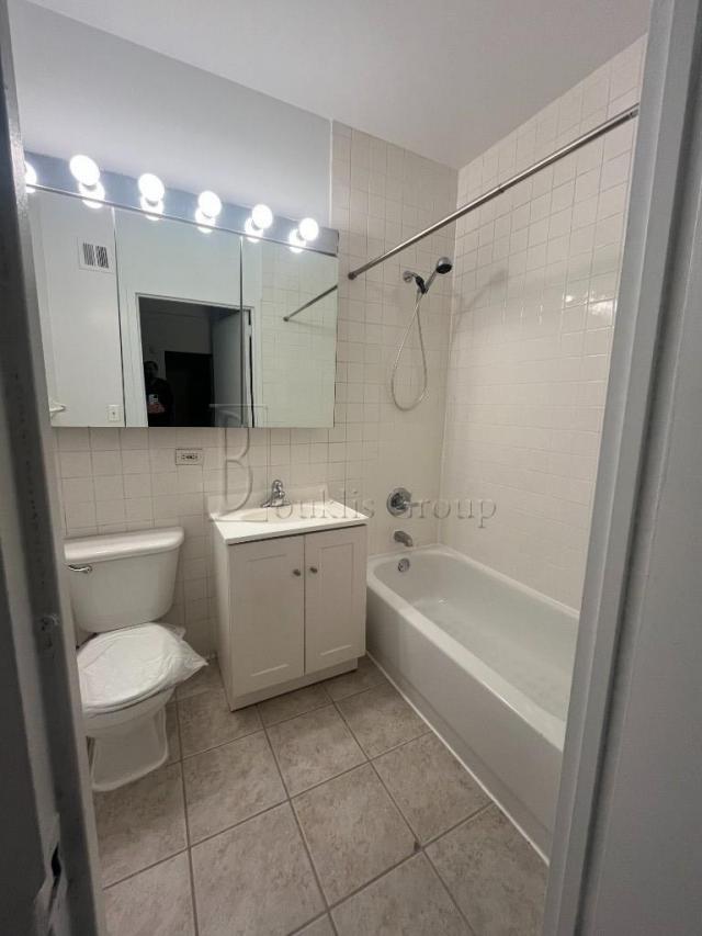 Building Photo - 1 bedroom in Astoria NY 11106