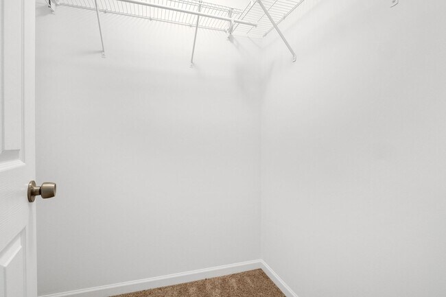 Building Photo - 4111 W Pine Blvd