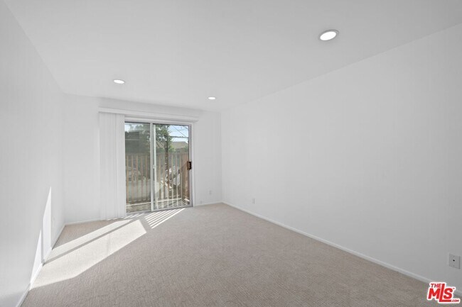 Building Photo - 122 Buccaneer St