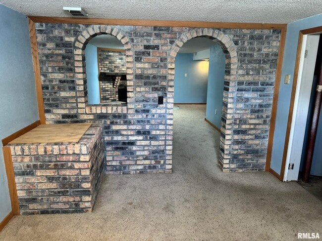 Building Photo - 413 30th Ave W