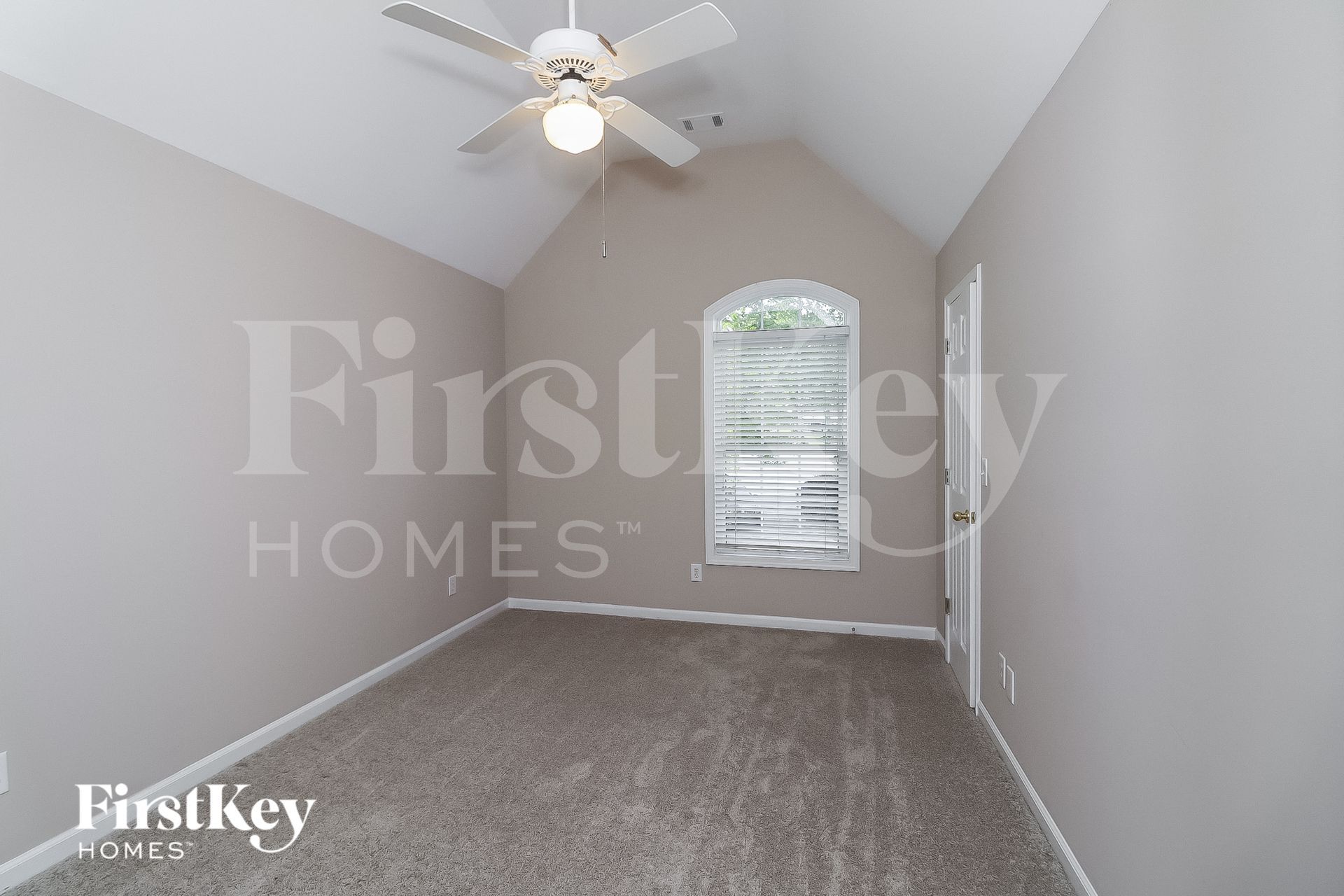 Building Photo - 729 Tall Oaks Dr