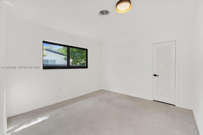 Building Photo - 7132 SW 65th Ave