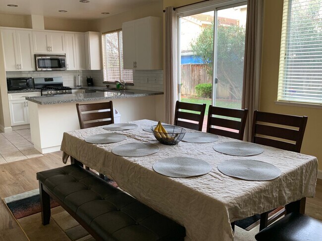 Building Photo - Newer Evergreen home faces neighborhood park - Great Evergreen schools