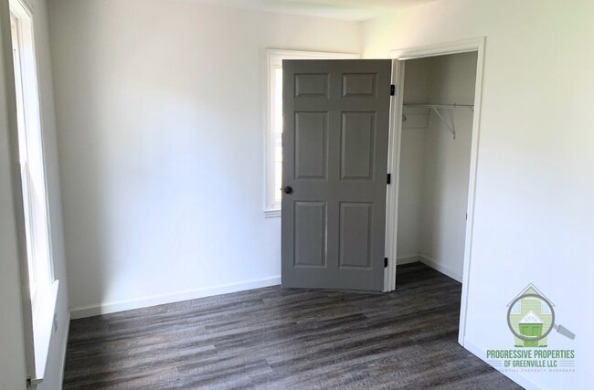 Building Photo - 205 Blackwood St