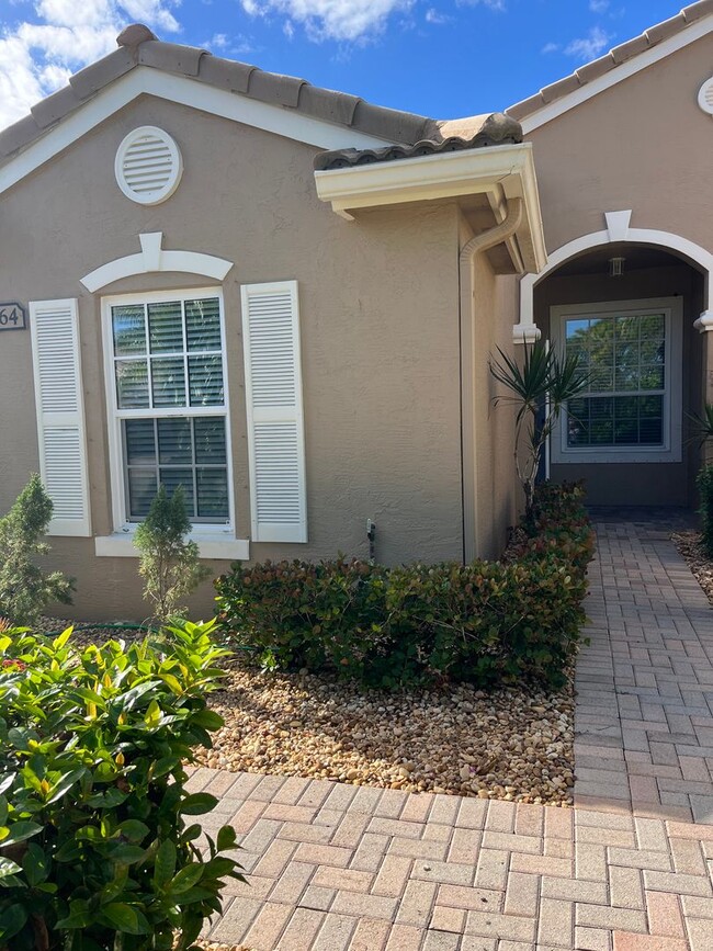 Building Photo - 2/2/1 Villa in Jensen Beach Country Club!