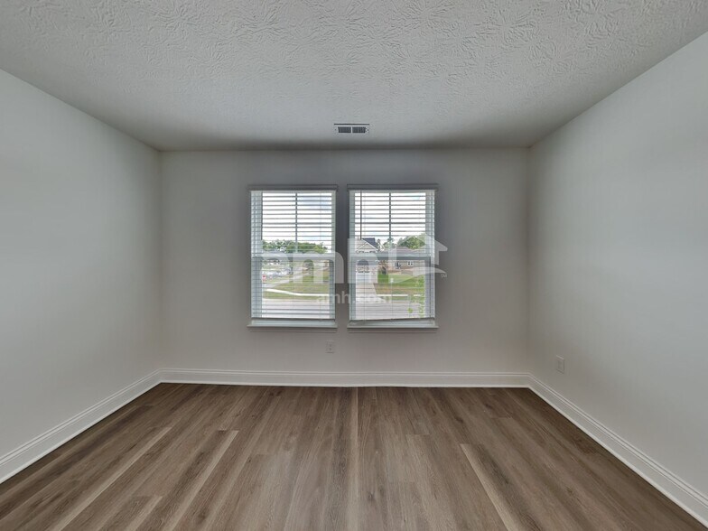 Building Photo - 400 Golden Maple Pl