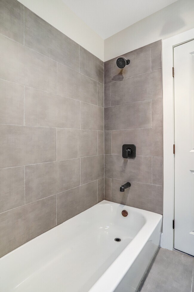 Building Photo - 1526 2nd St SW