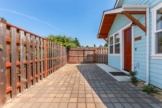 Building Photo - 4030 SE 62nd Ave