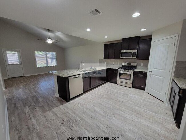 Building Photo - Charming 4 beds 2.5 baths in San Antonio