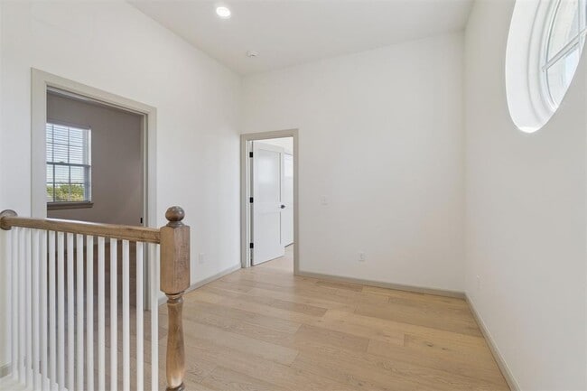 Building Photo - 18835 Selah Wy