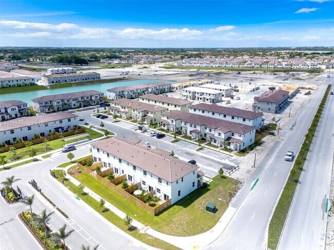 Building Photo - 2665 SE 28th St