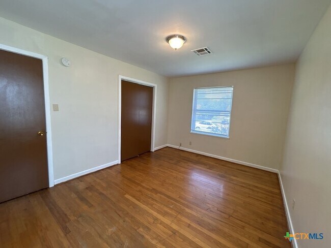Building Photo - 310 Prather Dr