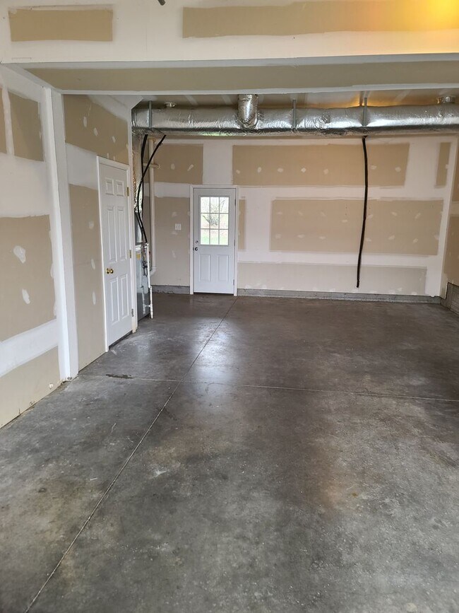 Building Photo - 3 Bedroom Townhome for Rent in Waynesboro