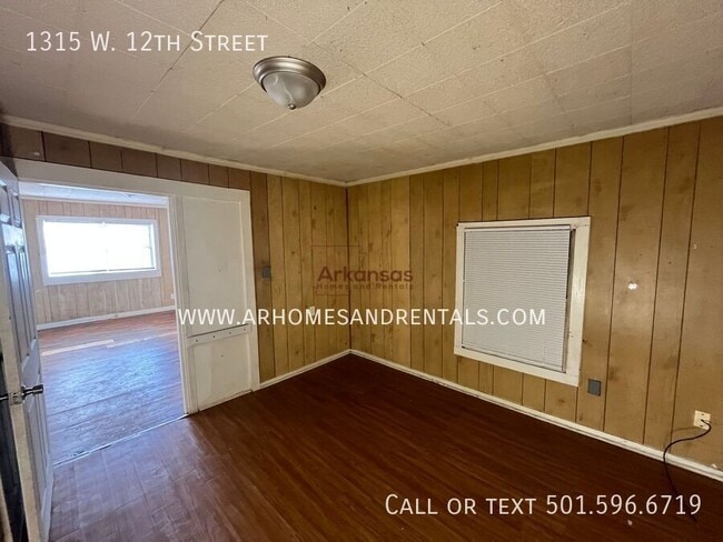 Building Photo - 1315 W 12th St