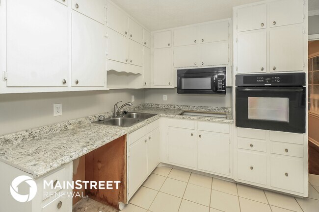 Building Photo - 3103 Skyland Dr