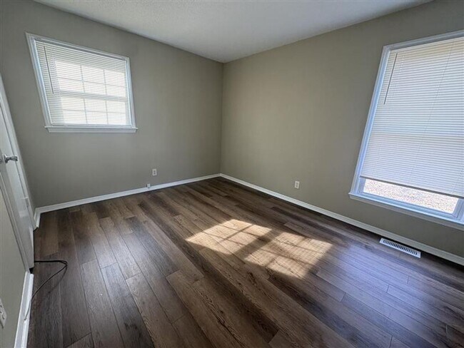 Building Photo - 3 Bed/1.5 Bath Single-Level Home - Reynolda Rd Area!