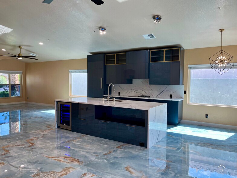 Building Photo - 8709 E Gail Rd