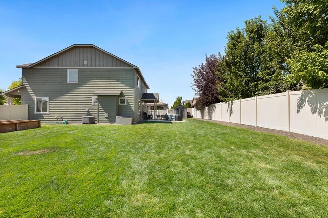 Building Photo - Stunning 5-Bedroom Family Home on a Corner...