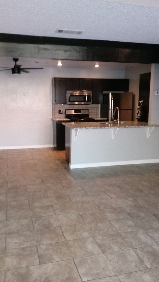 Building Photo - 1 BR Loft Available now