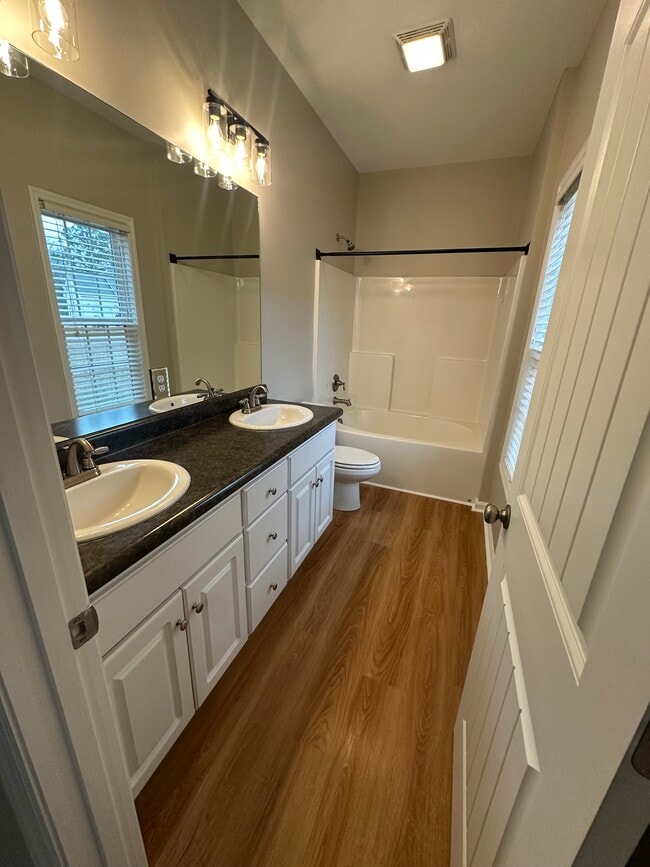 Building Photo - 104 Hooks Glenn Dr