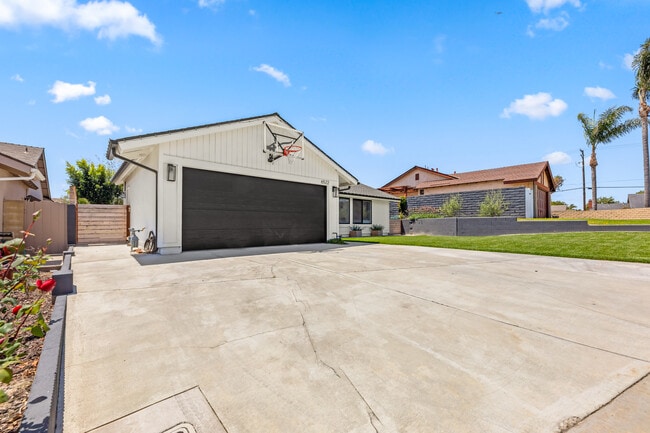Building Photo - 6522 Farinella Dr
