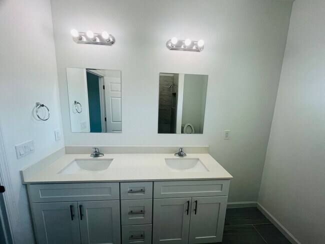 Building Photo - BRAND NEW 3/2/1 SINGLE FAMILY HOME--SW LEHIGH ACRES