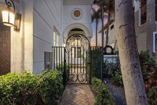 Building Photo - 549 NE 19th Ave