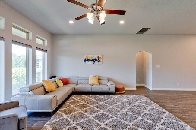 Building Photo - 2424 Burberry Ln