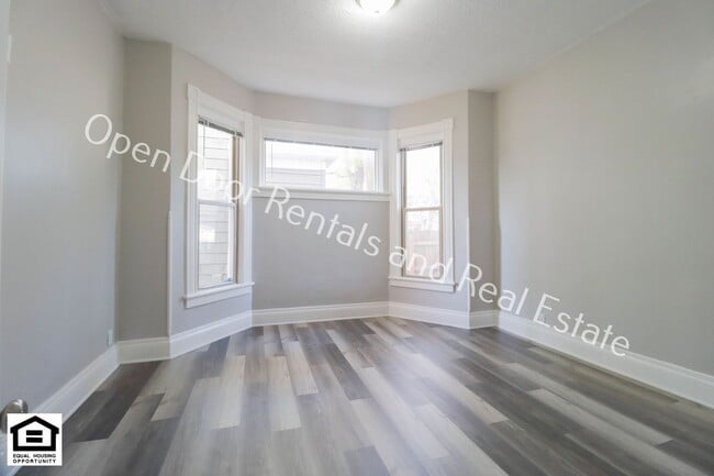 Building Photo - 340 W Dewald St