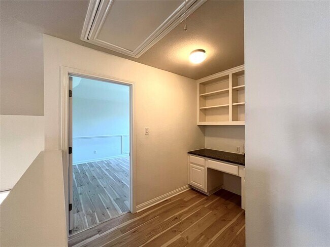 Building Photo - 3004 Edgecreek Pl