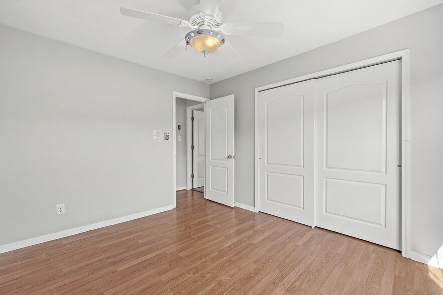 Building Photo - 305 Hidden Falls Ct