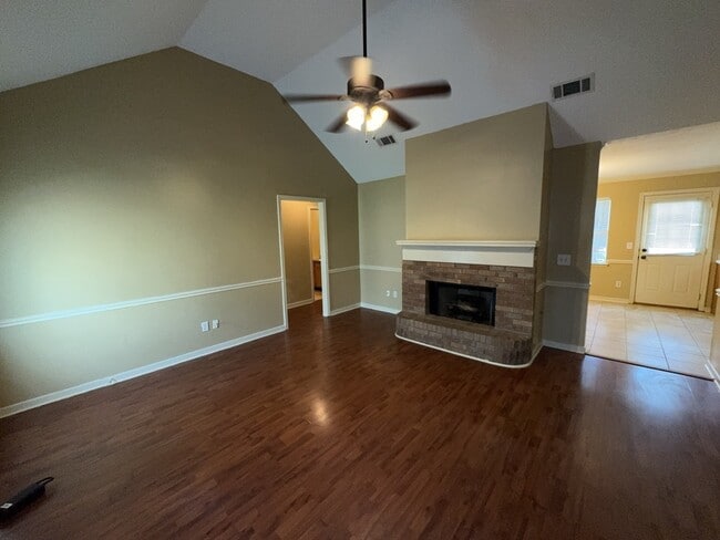 Building Photo - 1905 Christine Dr