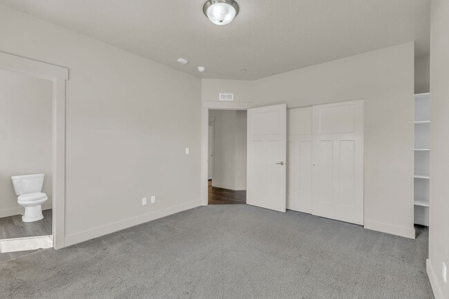 Building Photo - 1051 500 E