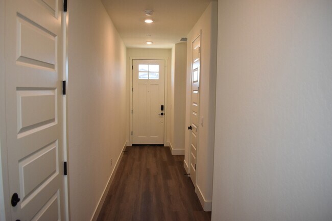 Building Photo - 399 Gallaway Ct