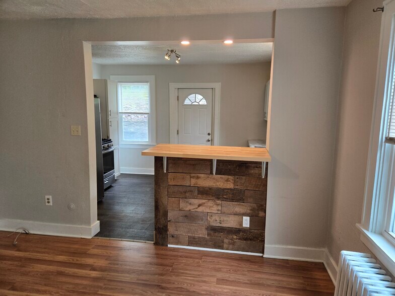 Kitchen Bar - 523 Castle Shannon Blvd