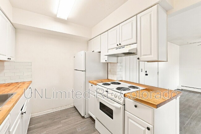 Building Photo - 5995 W Hampden Ave