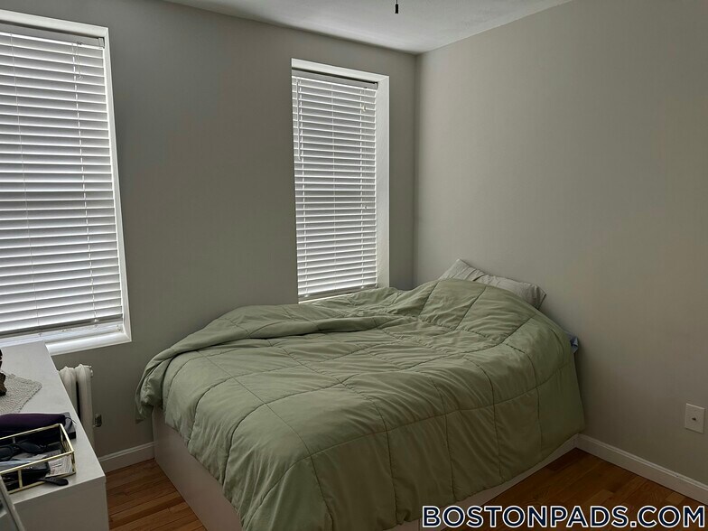 Building Photo - 220 Hanover St