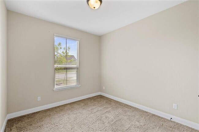 Building Photo - 215 Methodius Dr