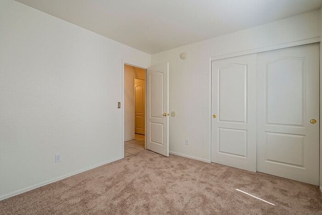 Building Photo - Warm Desert Living in La Cholla Ridge – 3 ...