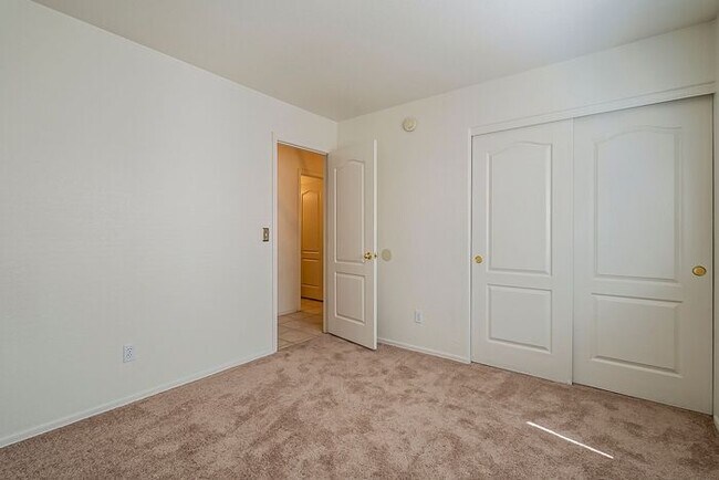 Building Photo - Warm Desert Living in La Cholla Ridge – 3 Bedroom Tucson Retreat