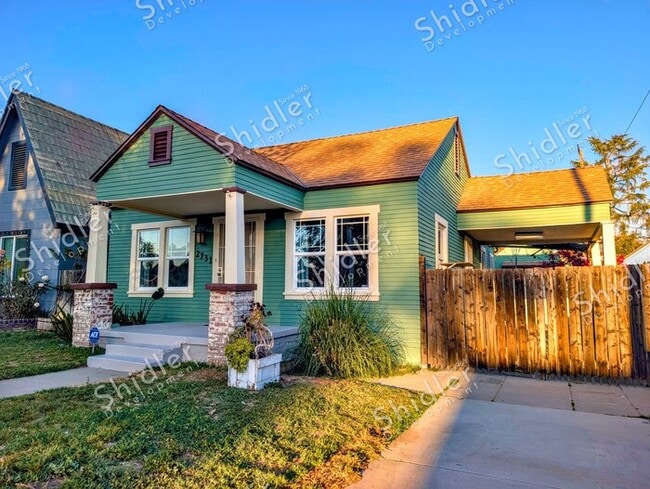 Building Photo - Upgraded Bungalow with Garage