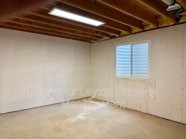 Building Photo - 1070 E 5600 S