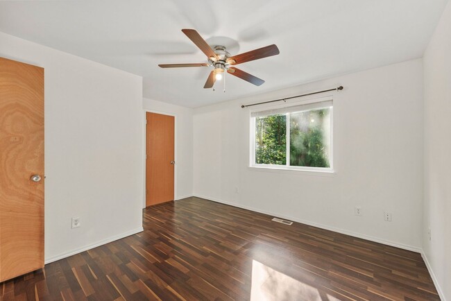 Building Photo - Clearwood Community Home in Yelm For Rent!...