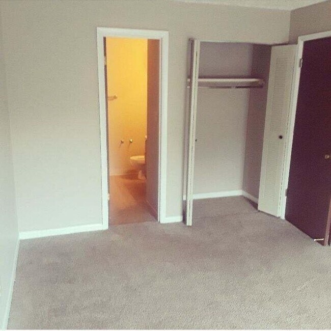 Building Photo - Huge two bedroom, two bathroom apartment!