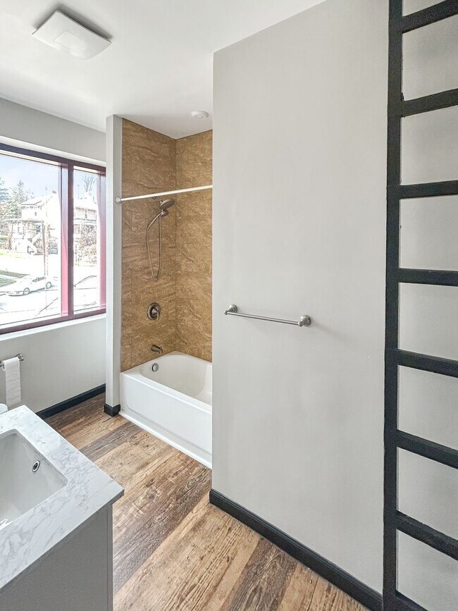 Building Photo - 101 E Lincoln Ave