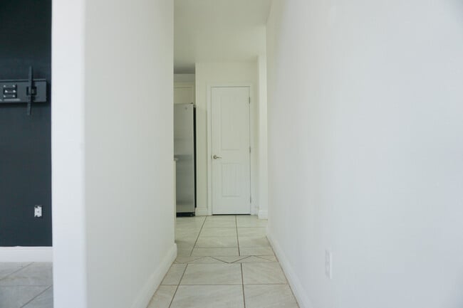 Building Photo - 127 Bronze Cir