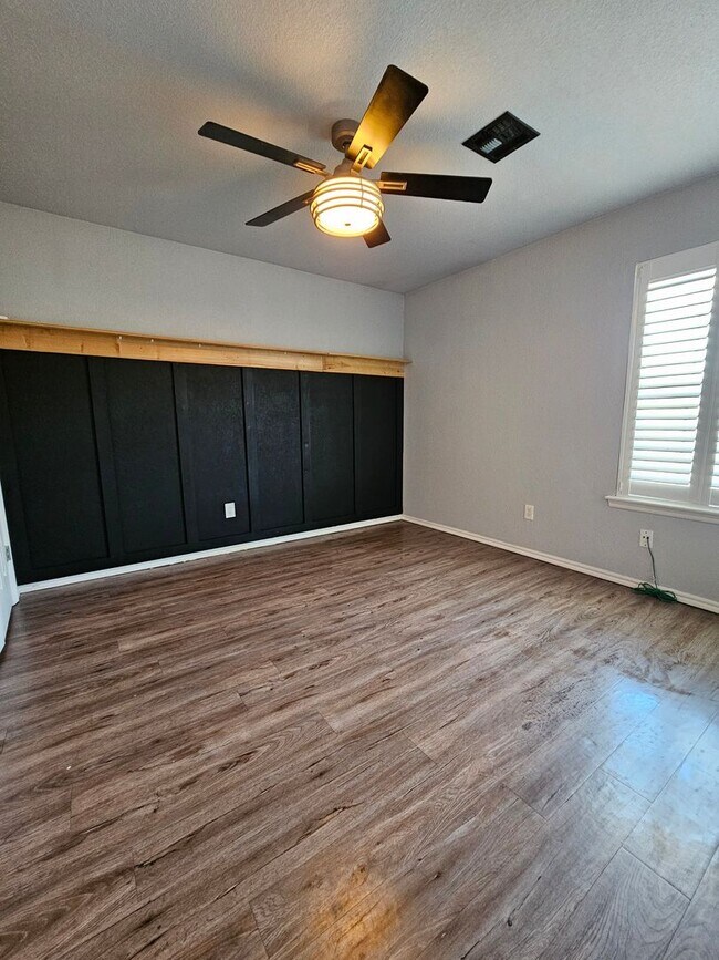 Building Photo - (3) Bed/(2) Bath SE Norman Available NOW!