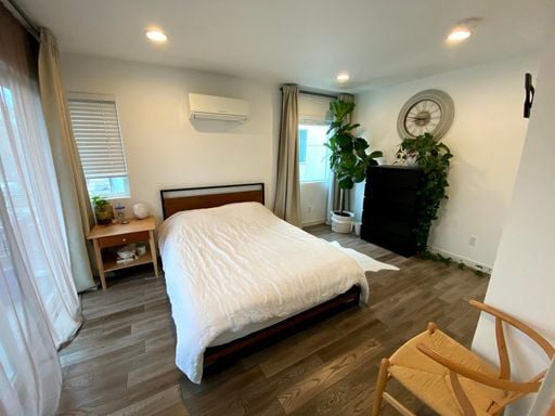 Building Photo - Keep $500! Modern Townhouse in South Park!