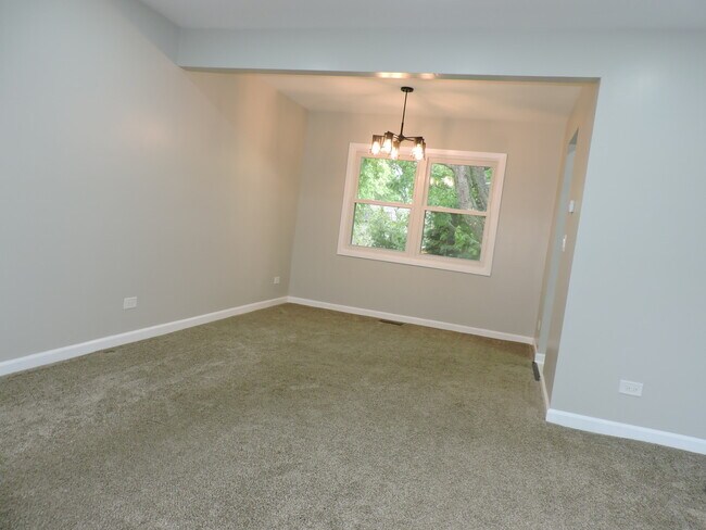 Building Photo - 2030 University Dr
