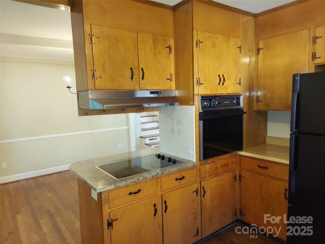 Building Photo - 3813 Selwyn Ave